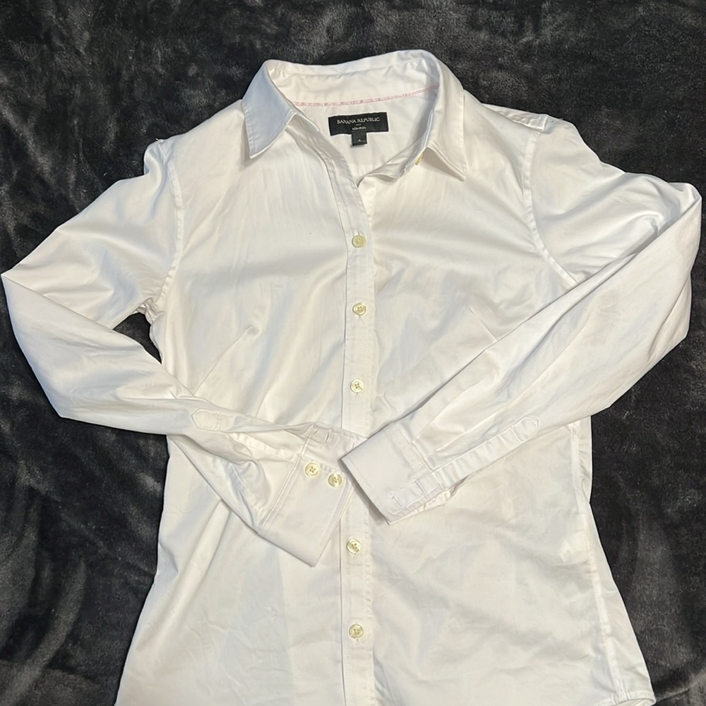 Banana Republic Tailored Non-Iron Button down Shirt. White. Size 4.